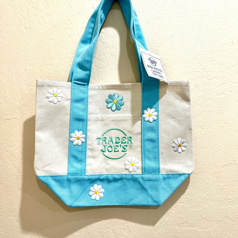 Trader Joe’s limited custom Daisy mini tote bag in Baby Blue